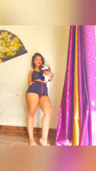 Twinkle Sharma.. Short girl massive thigh..
