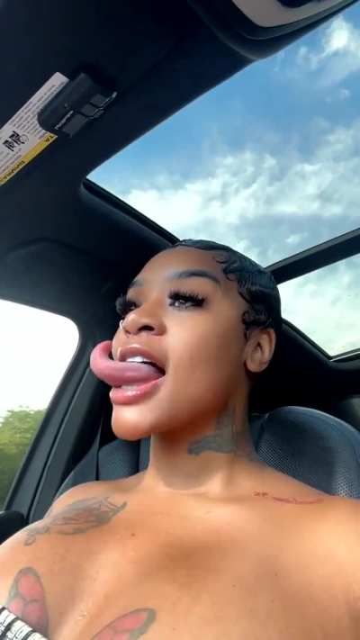 😝 Queen