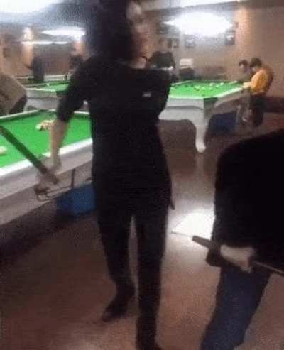 Hol up pool player !