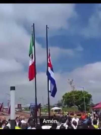 Esto sucedi&oacute; en Zamora, Michoac&aacute;n para inaugurar un Blvd que tiene el nombre Mart&iacute; o sea el libertador de Cuba pues hacen honores a Cuba, aferrada la 4T con meternos su ideolog&iacute;a de 💩
