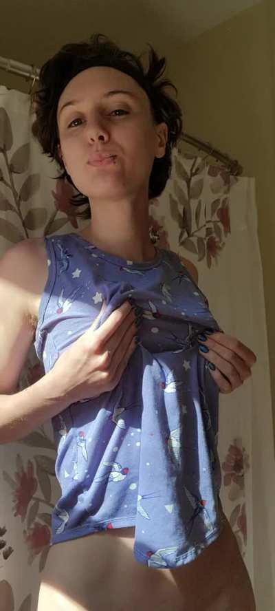 Vacation bathroom drop for you babes :* pale boobs, tan face, se la vie