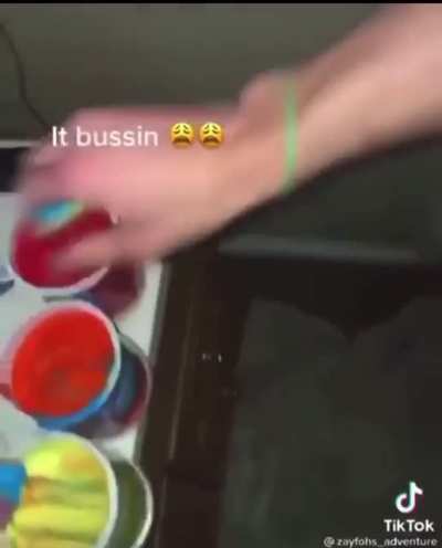 Dis shit bussin&rsquo;