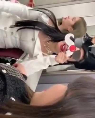 TWICE backstage