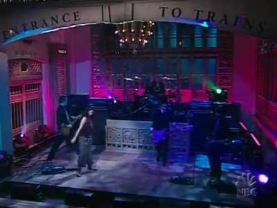 Ashlee Simpson's lip sync fail on Saturday Night Live(2004)