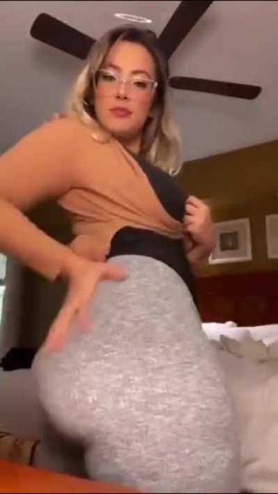Woesenpai69&rsquo;s ass looks good in leggings too 😏