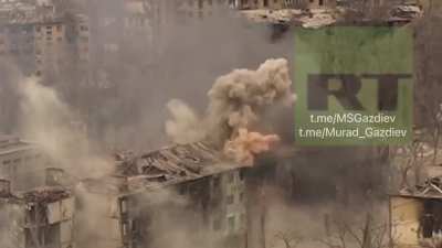 Allegedly Russian/LDNR tank firing at Ukrainian positions in Mariupol. No sound.
