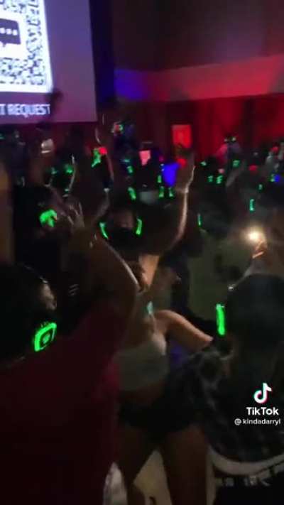 Prefiero una disco normal, se ven como reverendos pelotudos