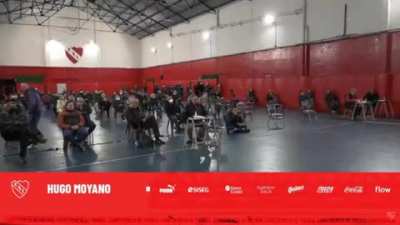 Este tipo maneja el país