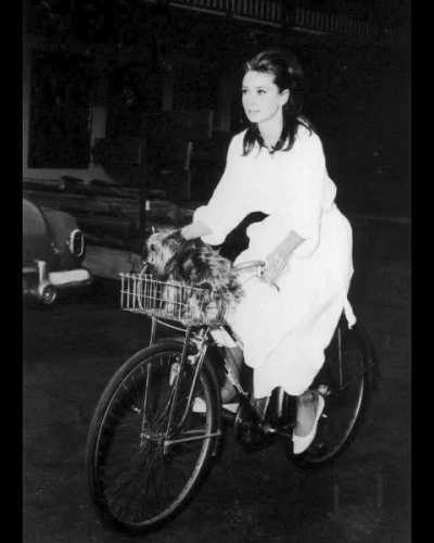 Audrey Hepburn 🚲 I want to ride my bicycle