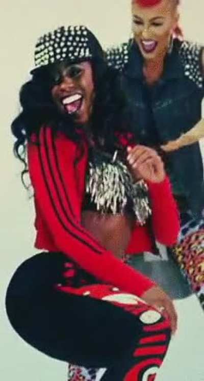 Naomi 🍑