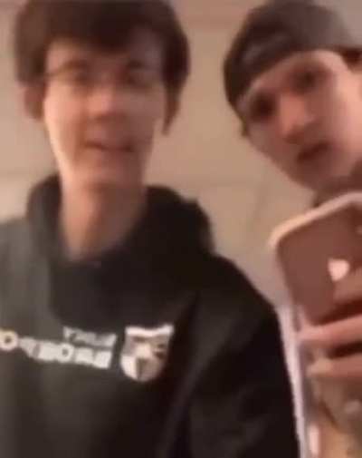 😳