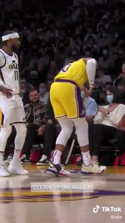 Russell Westbrook helping to cleanup the court during the game