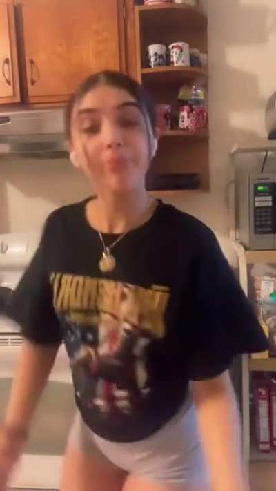 wouldn&rsquo;t take out my face from her fat ass😩