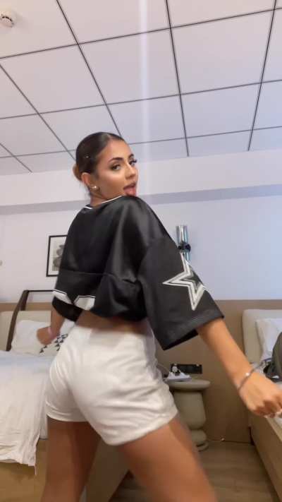 Imagine a threesome with them FUCKKK🤤😫