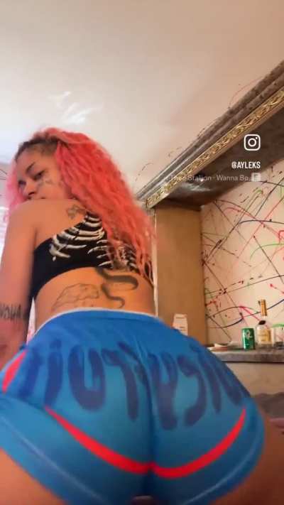 🍑 twerking 