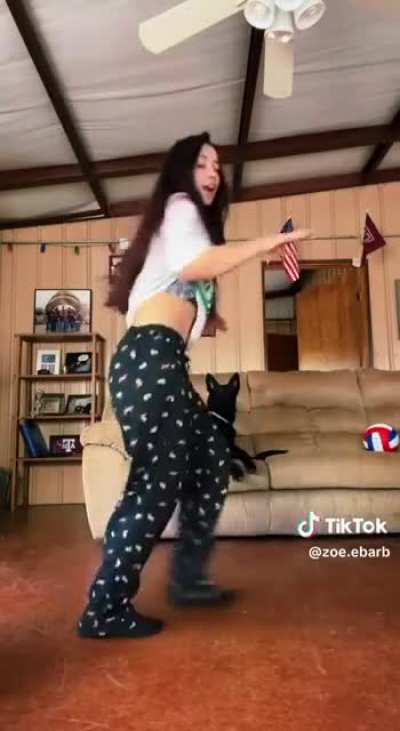 Jeez those pants!🔥 Holy Moly!<wbr>😁🍑👏