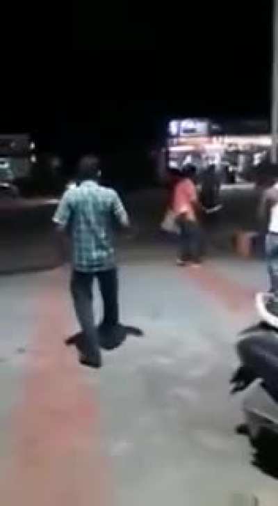 vaal eduthavan vaala<wbr>al...<wbr>recen<wbr>t fight in perumbavoor