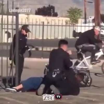 Biri d&ouml;v&uuml;yor biri bisikletini &ccedil;alıyor demmeki neymiş cenabet gezmicekmisiz