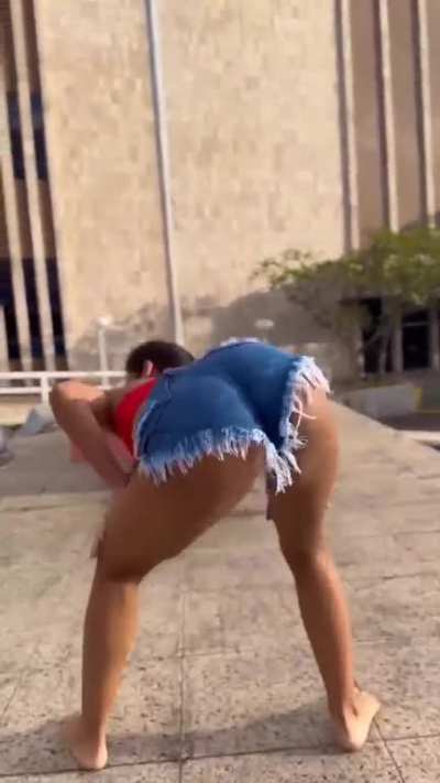 @larissaa.ofc