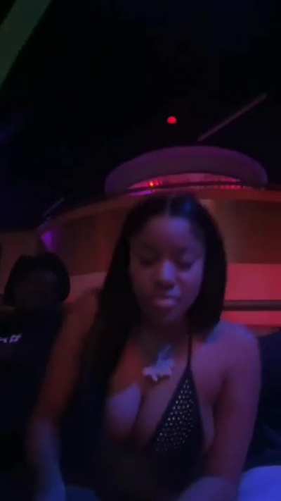 🍒 out and twerk from live
