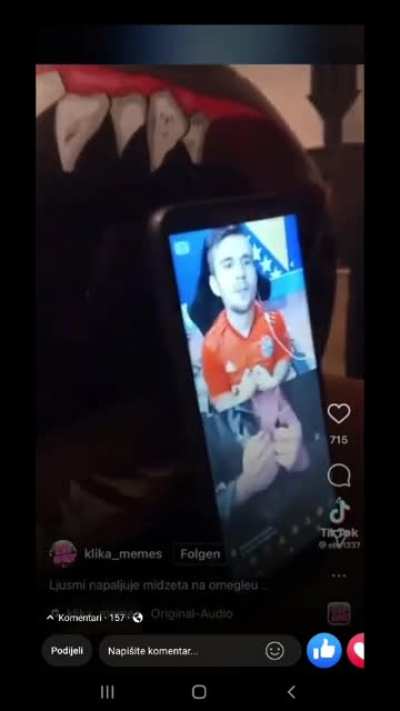 De to pocijepaj sa sebe