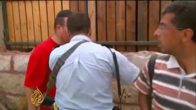 Tv report shows the moment Israeli settlers took over a Palestinian home in Jerusalem.