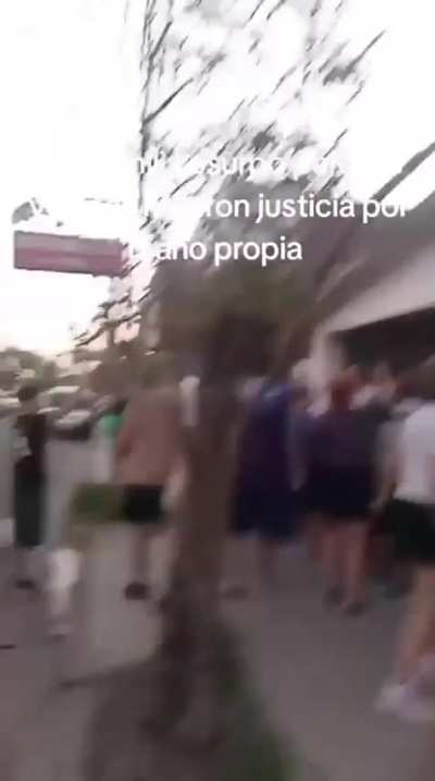 Claypole: Vecinos se unieron y recuperaron la casa de una mujer usurpada por ocupas