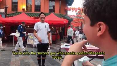 American surprises Chinese man by speaking his native dialect of Fuzhounese.