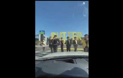 driver rolls up on a concert in LA