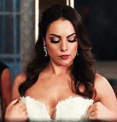 Liz Gillies