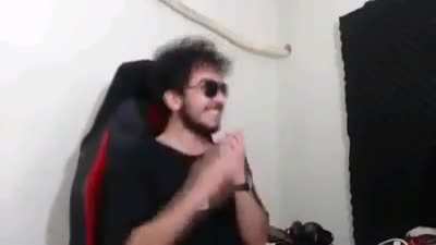 Hoslandigin kız otob&uuml;ste yanına oturmuştur İ&ccedil;imdeki ben :