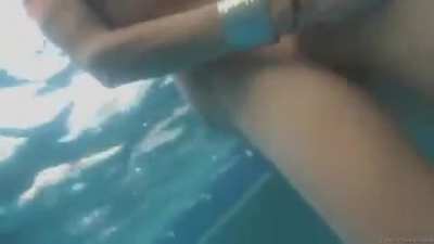 Underwater fuck