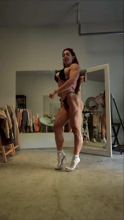 Ashley Lakomowski 