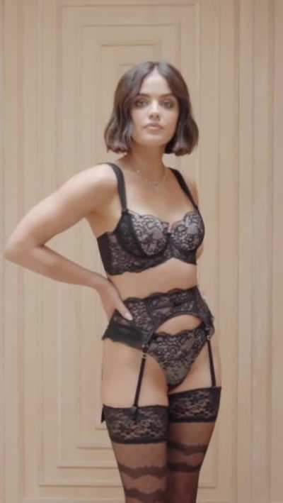 Lucy Hale 