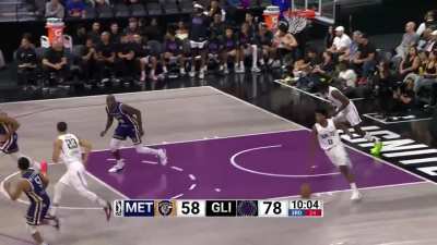 [Highlight] Wembanyama drains back-to-back 3s