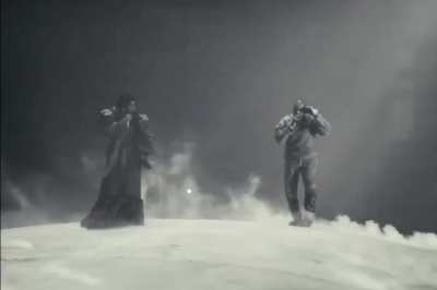 Lauryn Hill joins Kanye West on Stage at SoFi last night.