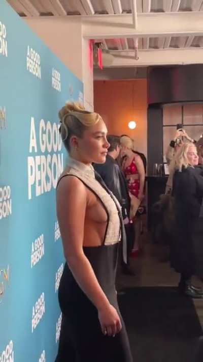 Welcome to the Florence Pugh side boob hour. 
