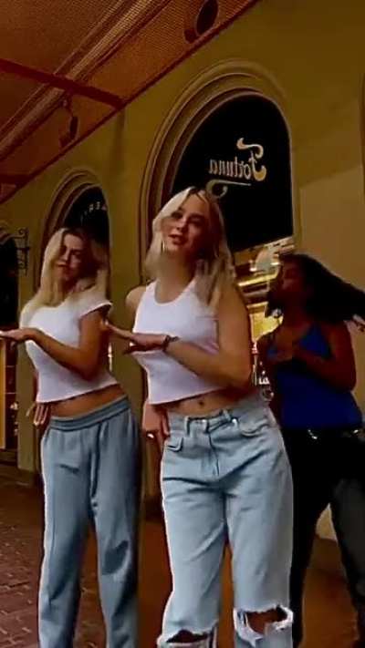 no bra i think, tell me y’all opinion
