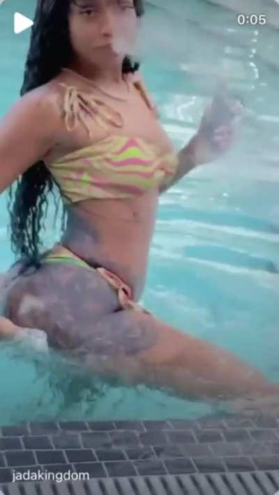 Jada have that real Jamaican Jiggle 🇯🇲