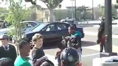 Stranger saves kid from bully