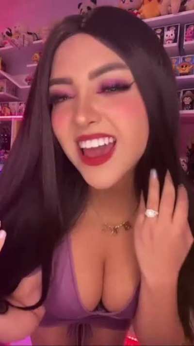 Ari si sabe como calentarnos 🤤🥵🥵🔥🔥🍑🍑