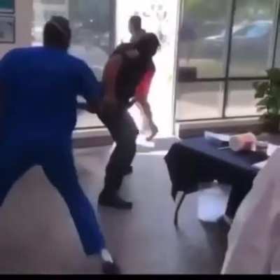 Man resistant to taser acts to be subdued and hits the cop and runs away