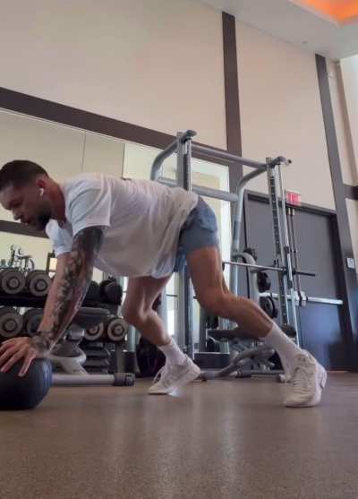Finn Balor workout. Those shorts 🥵🤤🔥