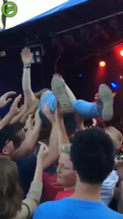 HMC while I surf this crowd