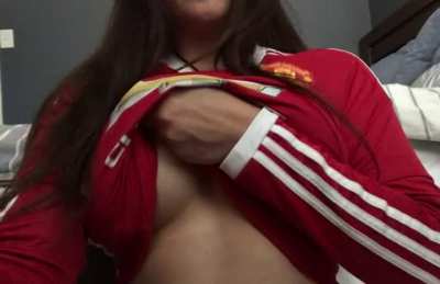 Would you rather watch Bruno Fernandes scoring penalties or play with my tits? ⚽️🤪 [OC]