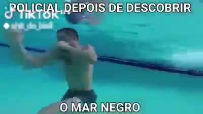 Entorta as costas com um chutasso