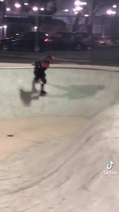 19 year old girl hogs entire bowl, jokes about attacking some 14 year olds, and is saying she&rsquo;s being gatekeeped by the people who tell her to be more respectful to others