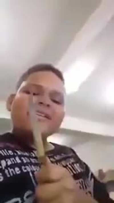 Juninho 123 fica puto ap&oacute;s adm falar que comeu a web-namorada dele