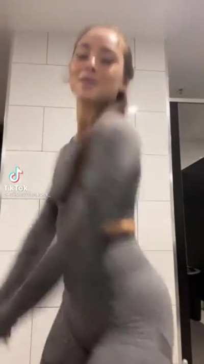 @alisharobertson_