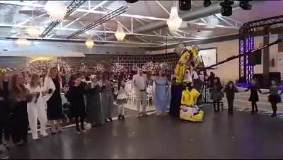 Bir d&uuml;ğ&uuml;nde oldu da